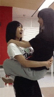 美女胸18以下禁看的相关介绍