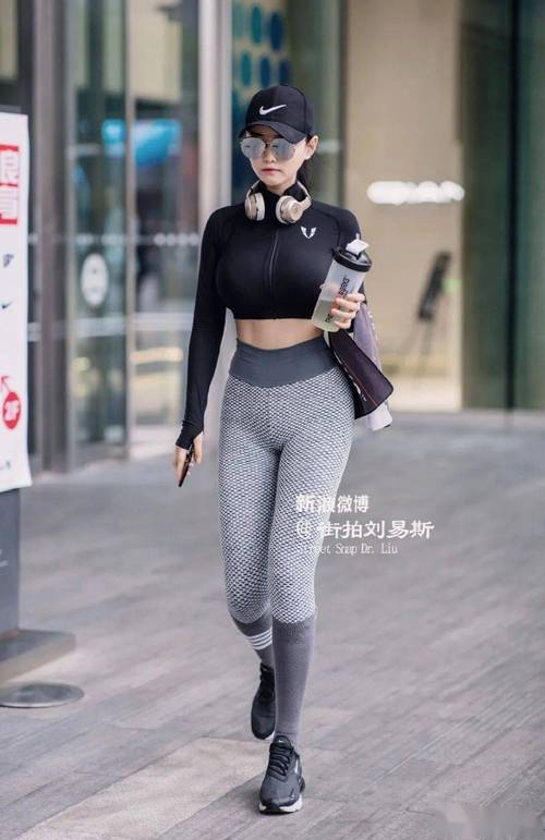 熟女人妻激情在线的相关介绍