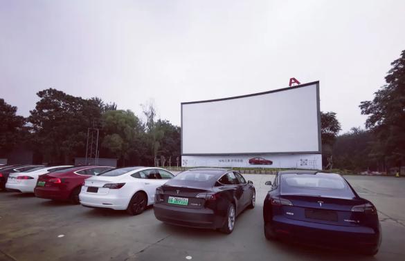 格里芬汽车影院｜露天观影新体验，情侣约会必去的浪漫打卡地