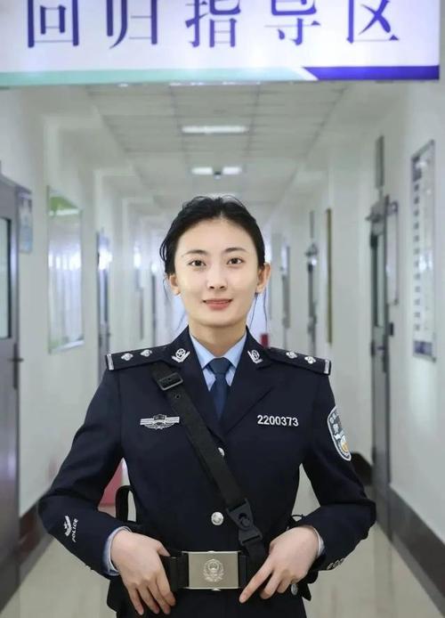 美女老师被人操的相关介绍